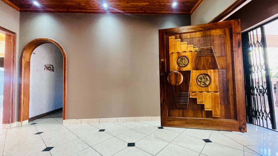 5 Bedroom Property for Sale in Van Der Hoff Park North West